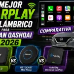 Nissan Qashqai equipado con Apple CarPlay inalámbrico mostrando la pantalla multimedia, varios adaptadores recomendados para 2026.