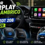 Peugeot 208 equipado con Apple CarPlay inalámbrico mostrando una pantalla multimedia conectada al iPhone.