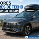 Hyundai Tucson con cofre de techo negro de gran capacidad para viajes.