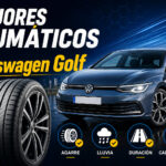 Comparativa de los mejores neumáticos para Ford Fiesta con un neumático en primer plano y un Volkswagen Golf azul fondo.